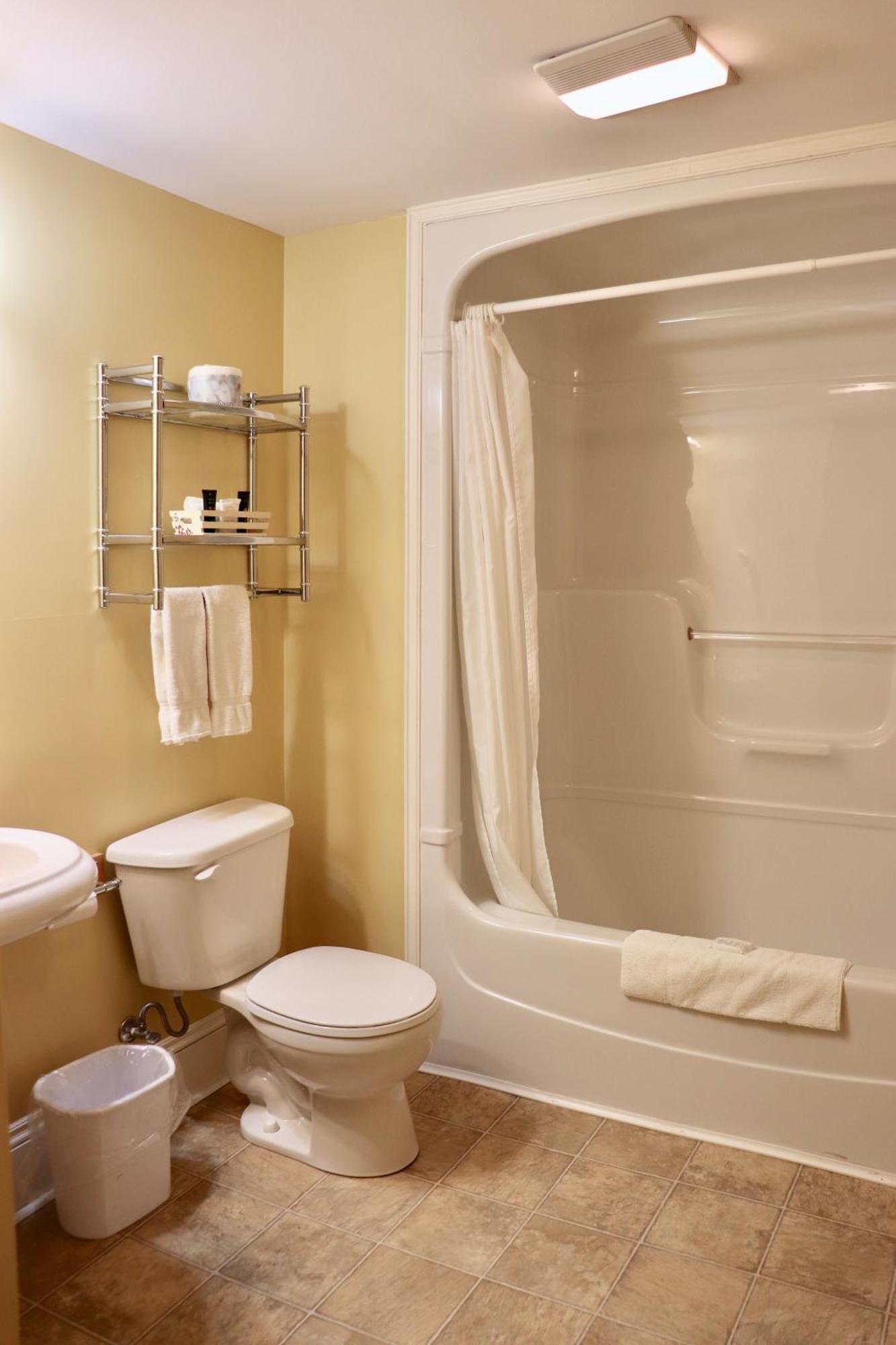 Shining Waters Country Inn Кавендиш Екстер'єр фото